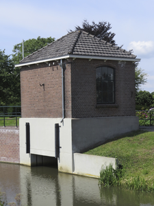907318 Gezicht op het kleine gemaal bij de molen van de polder Westbroek (Nedereindsevaart 3) te Oud-Zuilen (gemeente ...